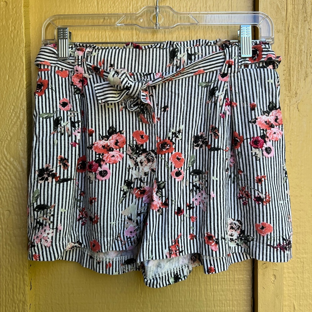High Waisted Floral Shorts size M